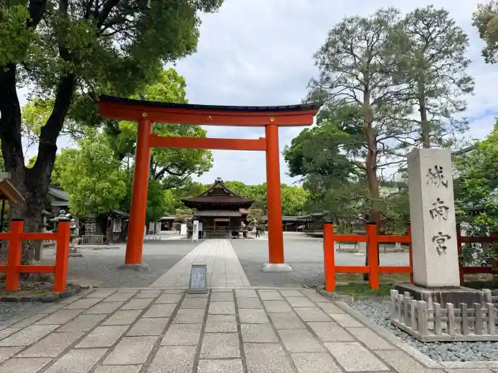 城南宮の{uncategorized: "未分類", other: "その他", undefined: "問題あり", building: "その他建物", grave: "お墓", sacred_gate: "鳥居", guardian: "狛犬", statue: "像", buddha: "仏像", history: "歴史", nature: "自然", garden: "庭園", animal: "動物", pagoda: "塔", temizu: "手水舎", mountain_gate: "山門・神門", sanctuary: "本殿・本堂", subordinate: "末社・摂社", art: "芸術", scenery: "景色", jizo: "地蔵", ema: "絵馬", goshuin: "御朱印", omikuji: "おみくじ", items: "授与品その他", amulet: "お守り", goshuincho: "御朱印帳", eats: "食事", festival: "お祭り", votive_dance: "神楽", shichigosan: "七五三参", wedding: "結婚式", experience: "体験その他", initially: "初詣", around: "周辺", anti_infection: "感染症対策"}