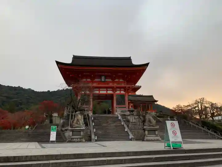 清水寺の山門・神門