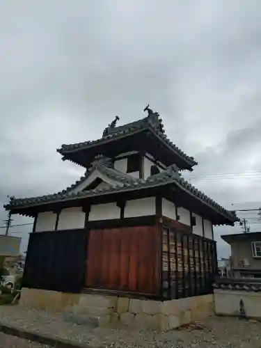 雲龍山 本證寺の{uncategorized: "未分類", other: "その他", undefined: "問題あり", building: "その他建物", grave: "お墓", sacred_gate: "鳥居", guardian: "狛犬", statue: "像", buddha: "仏像", history: "歴史", nature: "自然", garden: "庭園", animal: "動物", pagoda: "塔", temizu: "手水舎", mountain_gate: "山門・神門", sanctuary: "本殿・本堂", subordinate: "末社・摂社", art: "芸術", scenery: "景色", jizo: "地蔵", ema: "絵馬", goshuin: "御朱印", omikuji: "おみくじ", items: "授与品その他", amulet: "お守り", goshuincho: "御朱印帳", eats: "食事", festival: "お祭り", votive_dance: "神楽", shichigosan: "七五三参", wedding: "結婚式", experience: "体験その他", initially: "初詣", around: "周辺", anti_infection: "感染症対策"}
