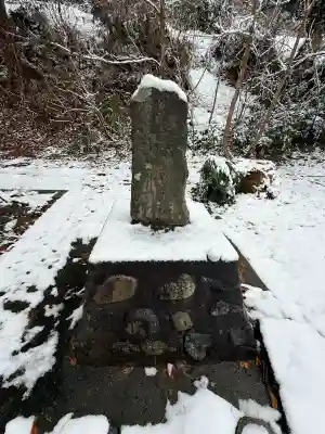 湯倉神社の{uncategorized: "未分類", other: "その他", undefined: "問題あり", building: "その他建物", grave: "お墓", sacred_gate: "鳥居", guardian: "狛犬", statue: "像", buddha: "仏像", history: "歴史", nature: "自然", garden: "庭園", animal: "動物", pagoda: "塔", temizu: "手水舎", mountain_gate: "山門・神門", sanctuary: "本殿・本堂", subordinate: "末社・摂社", art: "芸術", scenery: "景色", jizo: "地蔵", ema: "絵馬", goshuin: "御朱印", omikuji: "おみくじ", items: "授与品その他", amulet: "お守り", goshuincho: "御朱印帳", eats: "食事", festival: "お祭り", votive_dance: "神楽", shichigosan: "七五三参", wedding: "結婚式", experience: "体験その他", initially: "初詣", around: "周辺", anti_infection: "感染症対策"}