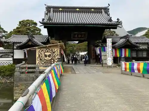 善光寺大本願の山門・神門