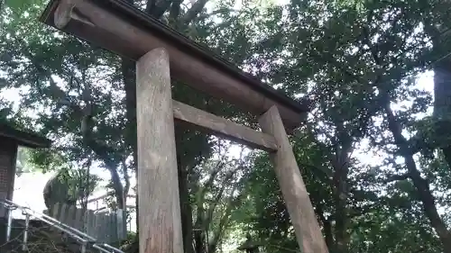 白鬚田原神社の鳥居