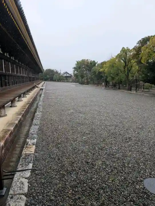 蓮華王院(三十三間堂)の{uncategorized: "未分類", other: "その他", undefined: "問題あり", building: "その他建物", grave: "お墓", sacred_gate: "鳥居", guardian: "狛犬", statue: "像", buddha: "仏像", history: "歴史", nature: "自然", garden: "庭園", animal: "動物", pagoda: "塔", temizu: "手水舎", mountain_gate: "山門・神門", sanctuary: "本殿・本堂", subordinate: "末社・摂社", art: "芸術", scenery: "景色", jizo: "地蔵", ema: "絵馬", goshuin: "御朱印", omikuji: "おみくじ", items: "授与品その他", amulet: "お守り", goshuincho: "御朱印帳", eats: "食事", festival: "お祭り", votive_dance: "神楽", shichigosan: "七五三参", wedding: "結婚式", experience: "体験その他", initially: "初詣", around: "周辺", anti_infection: "感染症対策"}