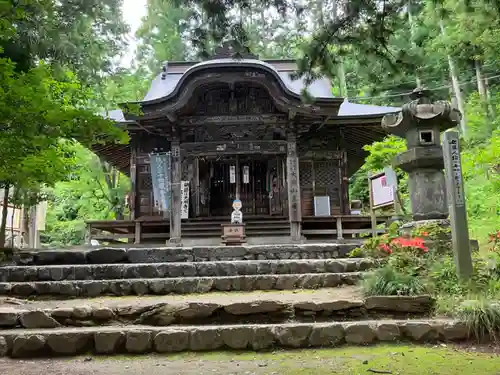 真福寺の本殿