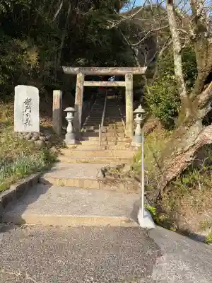 大井上神社の{uncategorized: "未分類", other: "その他", undefined: "問題あり", building: "その他建物", grave: "お墓", sacred_gate: "鳥居", guardian: "狛犬", statue: "像", buddha: "仏像", history: "歴史", nature: "自然", garden: "庭園", animal: "動物", pagoda: "塔", temizu: "手水舎", mountain_gate: "山門・神門", sanctuary: "本殿・本堂", subordinate: "末社・摂社", art: "芸術", scenery: "景色", jizo: "地蔵", ema: "絵馬", goshuin: "御朱印", omikuji: "おみくじ", items: "授与品その他", amulet: "お守り", goshuincho: "御朱印帳", eats: "食事", festival: "お祭り", votive_dance: "神楽", shichigosan: "七五三参", wedding: "結婚式", experience: "体験その他", initially: "初詣", around: "周辺", anti_infection: "感染症対策"}