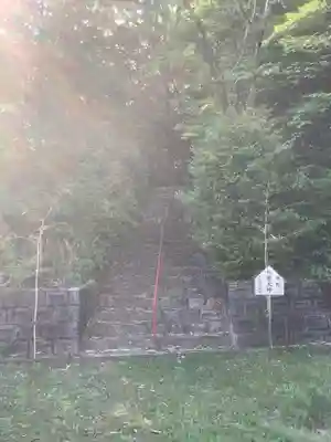 曽野稲荷神社の末社・摂社