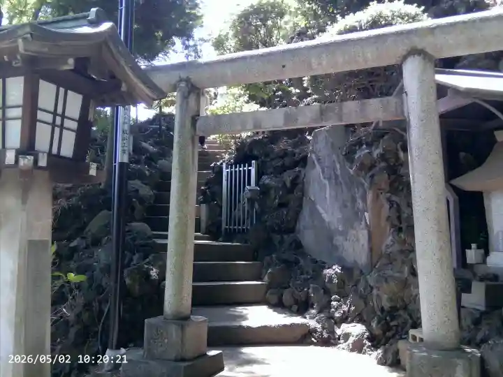 品川神社の{uncategorized: "未分類", other: "その他", undefined: "問題あり", building: "その他建物", grave: "お墓", sacred_gate: "鳥居", guardian: "狛犬", statue: "像", buddha: "仏像", history: "歴史", nature: "自然", garden: "庭園", animal: "動物", pagoda: "塔", temizu: "手水舎", mountain_gate: "山門・神門", sanctuary: "本殿・本堂", subordinate: "末社・摂社", art: "芸術", scenery: "景色", jizo: "地蔵", ema: "絵馬", goshuin: "御朱印", omikuji: "おみくじ", items: "授与品その他", amulet: "お守り", goshuincho: "御朱印帳", eats: "食事", festival: "お祭り", votive_dance: "神楽", shichigosan: "七五三参", wedding: "結婚式", experience: "体験その他", initially: "初詣", around: "周辺", anti_infection: "感染症対策"}