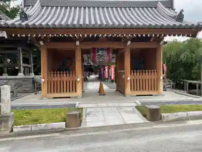 日限地蔵尊 観音院の山門・神門