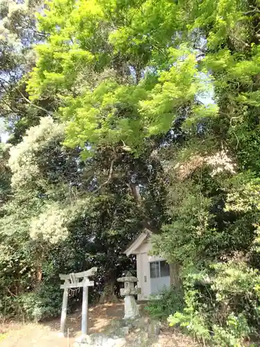 宇母理比古神社の建物その他