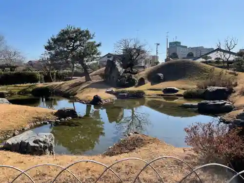 正一位霊験稲荷神社の庭園