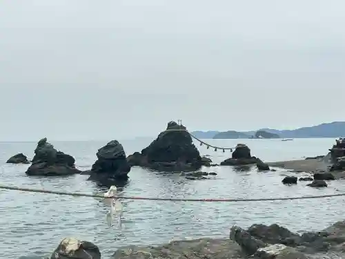 二見興玉神社の{uncategorized: "未分類", other: "その他", undefined: "問題あり", building: "その他建物", grave: "お墓", sacred_gate: "鳥居", guardian: "狛犬", statue: "像", buddha: "仏像", history: "歴史", nature: "自然", garden: "庭園", animal: "動物", pagoda: "塔", temizu: "手水舎", mountain_gate: "山門・神門", sanctuary: "本殿・本堂", subordinate: "末社・摂社", art: "芸術", scenery: "景色", jizo: "地蔵", ema: "絵馬", goshuin: "御朱印", omikuji: "おみくじ", items: "授与品その他", amulet: "お守り", goshuincho: "御朱印帳", eats: "食事", festival: "お祭り", votive_dance: "神楽", shichigosan: "七五三参", wedding: "結婚式", experience: "体験その他", initially: "初詣", around: "周辺", anti_infection: "感染症対策"}
