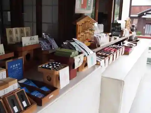 新井薬師（梅照院）の授与品その他