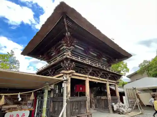 青井阿蘇神社の山門