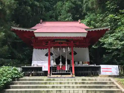 御座石神社の本殿