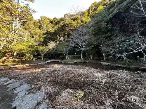 鹿島神宮の{uncategorized: "未分類", other: "その他", undefined: "問題あり", building: "その他建物", grave: "お墓", sacred_gate: "鳥居", guardian: "狛犬", statue: "像", buddha: "仏像", history: "歴史", nature: "自然", garden: "庭園", animal: "動物", pagoda: "塔", temizu: "手水舎", mountain_gate: "山門・神門", sanctuary: "本殿・本堂", subordinate: "末社・摂社", art: "芸術", scenery: "景色", jizo: "地蔵", ema: "絵馬", goshuin: "御朱印", omikuji: "おみくじ", items: "授与品その他", amulet: "お守り", goshuincho: "御朱印帳", eats: "食事", festival: "お祭り", votive_dance: "神楽", shichigosan: "七五三参", wedding: "結婚式", experience: "体験その他", initially: "初詣", around: "周辺", anti_infection: "感染症対策"}