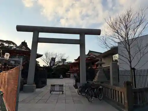 千葉神社の{uncategorized: "未分類", other: "その他", undefined: "問題あり", building: "その他建物", grave: "お墓", sacred_gate: "鳥居", guardian: "狛犬", statue: "像", buddha: "仏像", history: "歴史", nature: "自然", garden: "庭園", animal: "動物", pagoda: "塔", temizu: "手水舎", mountain_gate: "山門・神門", sanctuary: "本殿・本堂", subordinate: "末社・摂社", art: "芸術", scenery: "景色", jizo: "地蔵", ema: "絵馬", goshuin: "御朱印", omikuji: "おみくじ", items: "授与品その他", amulet: "お守り", goshuincho: "御朱印帳", eats: "食事", festival: "お祭り", votive_dance: "神楽", shichigosan: "七五三参", wedding: "結婚式", experience: "体験その他", initially: "初詣", around: "周辺", anti_infection: "感染症対策"}