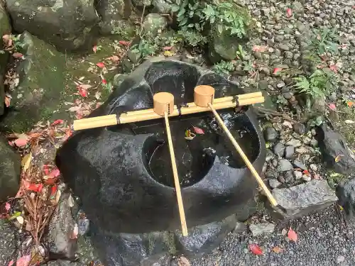 子安神社(伊勢神宮内宮)の{uncategorized: "未分類", other: "その他", undefined: "問題あり", building: "その他建物", grave: "お墓", sacred_gate: "鳥居", guardian: "狛犬", statue: "像", buddha: "仏像", history: "歴史", nature: "自然", garden: "庭園", animal: "動物", pagoda: "塔", temizu: "手水舎", mountain_gate: "山門・神門", sanctuary: "本殿・本堂", subordinate: "末社・摂社", art: "芸術", scenery: "景色", jizo: "地蔵", ema: "絵馬", goshuin: "御朱印", omikuji: "おみくじ", items: "授与品その他", amulet: "お守り", goshuincho: "御朱印帳", eats: "食事", festival: "お祭り", votive_dance: "神楽", shichigosan: "七五三参", wedding: "結婚式", experience: "体験その他", initially: "初詣", around: "周辺", anti_infection: "感染症対策"}