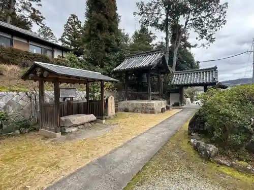 根聖院の{uncategorized: "未分類", other: "その他", undefined: "問題あり", building: "その他建物", grave: "お墓", sacred_gate: "鳥居", guardian: "狛犬", statue: "像", buddha: "仏像", history: "歴史", nature: "自然", garden: "庭園", animal: "動物", pagoda: "塔", temizu: "手水舎", mountain_gate: "山門・神門", sanctuary: "本殿・本堂", subordinate: "末社・摂社", art: "芸術", scenery: "景色", jizo: "地蔵", ema: "絵馬", goshuin: "御朱印", omikuji: "おみくじ", items: "授与品その他", amulet: "お守り", goshuincho: "御朱印帳", eats: "食事", festival: "お祭り", votive_dance: "神楽", shichigosan: "七五三参", wedding: "結婚式", experience: "体験その他", initially: "初詣", around: "周辺", anti_infection: "感染症対策"}