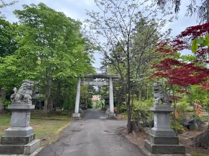 岩見澤神社の{uncategorized: "未分類", other: "その他", undefined: "問題あり", building: "その他建物", grave: "お墓", sacred_gate: "鳥居", guardian: "狛犬", statue: "像", buddha: "仏像", history: "歴史", nature: "自然", garden: "庭園", animal: "動物", pagoda: "塔", temizu: "手水舎", mountain_gate: "山門・神門", sanctuary: "本殿・本堂", subordinate: "末社・摂社", art: "芸術", scenery: "景色", jizo: "地蔵", ema: "絵馬", goshuin: "御朱印", omikuji: "おみくじ", items: "授与品その他", amulet: "お守り", goshuincho: "御朱印帳", eats: "食事", festival: "お祭り", votive_dance: "神楽", shichigosan: "七五三参", wedding: "結婚式", experience: "体験その他", initially: "初詣", around: "周辺", anti_infection: "感染症対策"}
