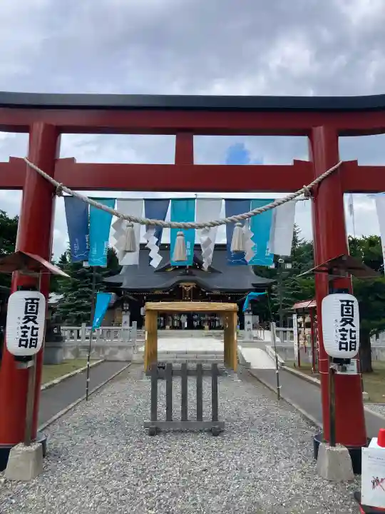 美瑛神社の{uncategorized: "未分類", other: "その他", undefined: "問題あり", building: "その他建物", grave: "お墓", sacred_gate: "鳥居", guardian: "狛犬", statue: "像", buddha: "仏像", history: "歴史", nature: "自然", garden: "庭園", animal: "動物", pagoda: "塔", temizu: "手水舎", mountain_gate: "山門・神門", sanctuary: "本殿・本堂", subordinate: "末社・摂社", art: "芸術", scenery: "景色", jizo: "地蔵", ema: "絵馬", goshuin: "御朱印", omikuji: "おみくじ", items: "授与品その他", amulet: "お守り", goshuincho: "御朱印帳", eats: "食事", festival: "お祭り", votive_dance: "神楽", shichigosan: "七五三参", wedding: "結婚式", experience: "体験その他", initially: "初詣", around: "周辺", anti_infection: "感染症対策"}