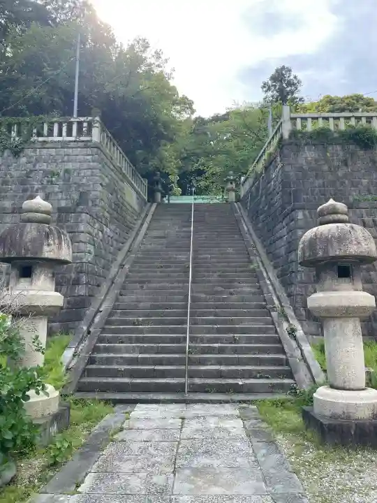 諏訪大神社の{uncategorized: "未分類", other: "その他", undefined: "問題あり", building: "その他建物", grave: "お墓", sacred_gate: "鳥居", guardian: "狛犬", statue: "像", buddha: "仏像", history: "歴史", nature: "自然", garden: "庭園", animal: "動物", pagoda: "塔", temizu: "手水舎", mountain_gate: "山門・神門", sanctuary: "本殿・本堂", subordinate: "末社・摂社", art: "芸術", scenery: "景色", jizo: "地蔵", ema: "絵馬", goshuin: "御朱印", omikuji: "おみくじ", items: "授与品その他", amulet: "お守り", goshuincho: "御朱印帳", eats: "食事", festival: "お祭り", votive_dance: "神楽", shichigosan: "七五三参", wedding: "結婚式", experience: "体験その他", initially: "初詣", around: "周辺", anti_infection: "感染症対策"}