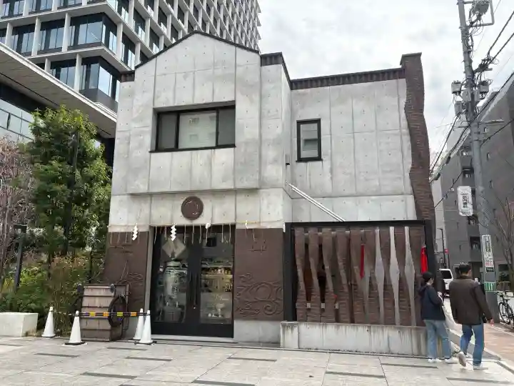 豊川稲荷の{uncategorized: "未分類", other: "その他", undefined: "問題あり", building: "その他建物", grave: "お墓", sacred_gate: "鳥居", guardian: "狛犬", statue: "像", buddha: "仏像", history: "歴史", nature: "自然", garden: "庭園", animal: "動物", pagoda: "塔", temizu: "手水舎", mountain_gate: "山門・神門", sanctuary: "本殿・本堂", subordinate: "末社・摂社", art: "芸術", scenery: "景色", jizo: "地蔵", ema: "絵馬", goshuin: "御朱印", omikuji: "おみくじ", items: "授与品その他", amulet: "お守り", goshuincho: "御朱印帳", eats: "食事", festival: "お祭り", votive_dance: "神楽", shichigosan: "七五三参", wedding: "結婚式", experience: "体験その他", initially: "初詣", around: "周辺", anti_infection: "感染症対策"}