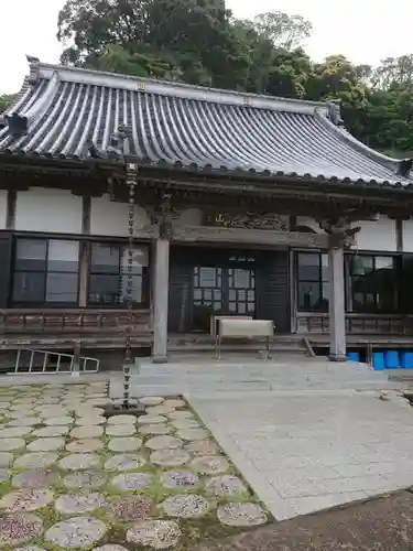 津慶寺の本殿・本堂