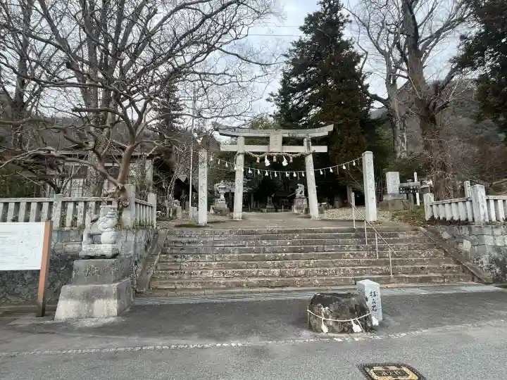 熊野神社の{uncategorized: "未分類", other: "その他", undefined: "問題あり", building: "その他建物", grave: "お墓", sacred_gate: "鳥居", guardian: "狛犬", statue: "像", buddha: "仏像", history: "歴史", nature: "自然", garden: "庭園", animal: "動物", pagoda: "塔", temizu: "手水舎", mountain_gate: "山門・神門", sanctuary: "本殿・本堂", subordinate: "末社・摂社", art: "芸術", scenery: "景色", jizo: "地蔵", ema: "絵馬", goshuin: "御朱印", omikuji: "おみくじ", items: "授与品その他", amulet: "お守り", goshuincho: "御朱印帳", eats: "食事", festival: "お祭り", votive_dance: "神楽", shichigosan: "七五三参", wedding: "結婚式", experience: "体験その他", initially: "初詣", around: "周辺", anti_infection: "感染症対策"}
