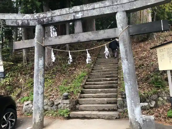 戸隠神社火之御子社の{uncategorized: "未分類", other: "その他", undefined: "問題あり", building: "その他建物", grave: "お墓", sacred_gate: "鳥居", guardian: "狛犬", statue: "像", buddha: "仏像", history: "歴史", nature: "自然", garden: "庭園", animal: "動物", pagoda: "塔", temizu: "手水舎", mountain_gate: "山門・神門", sanctuary: "本殿・本堂", subordinate: "末社・摂社", art: "芸術", scenery: "景色", jizo: "地蔵", ema: "絵馬", goshuin: "御朱印", omikuji: "おみくじ", items: "授与品その他", amulet: "お守り", goshuincho: "御朱印帳", eats: "食事", festival: "お祭り", votive_dance: "神楽", shichigosan: "七五三参", wedding: "結婚式", experience: "体験その他", initially: "初詣", around: "周辺", anti_infection: "感染症対策"}