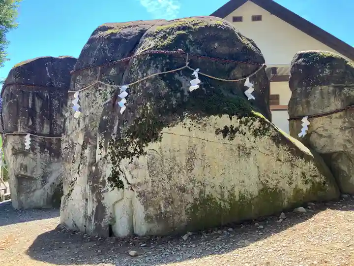 三ツ石神社(岩手県)