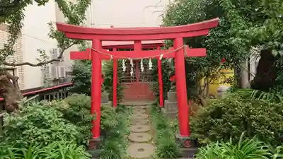 上布田稲荷神社の鳥居