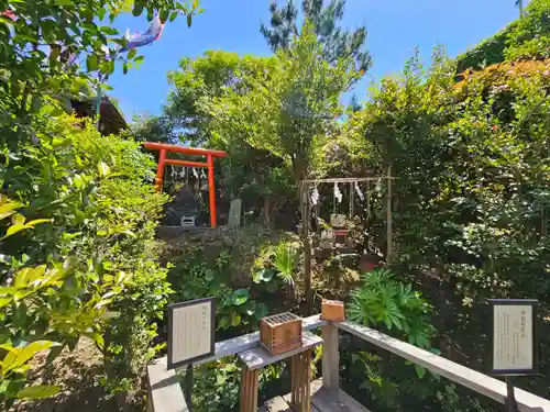 横浜御嶽神社の庭園