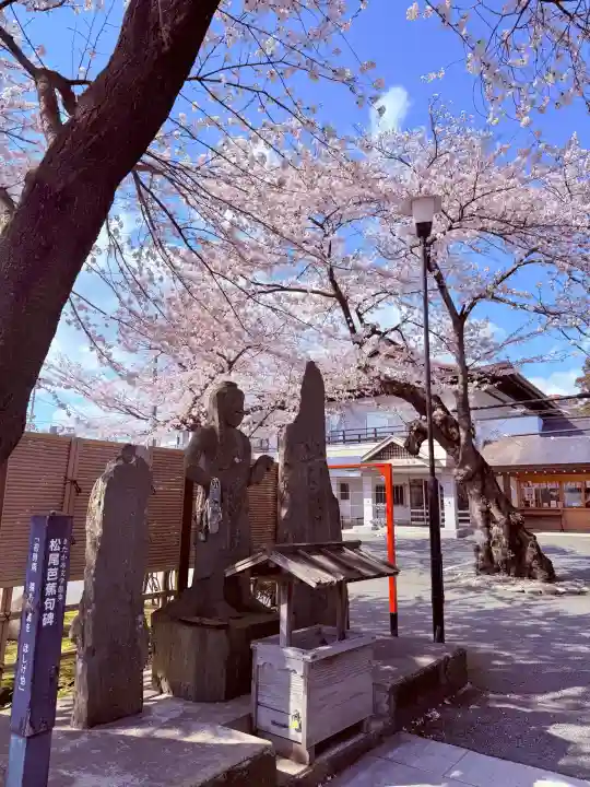 諏訪神社の{uncategorized: "未分類", other: "その他", undefined: "問題あり", building: "その他建物", grave: "お墓", sacred_gate: "鳥居", guardian: "狛犬", statue: "像", buddha: "仏像", history: "歴史", nature: "自然", garden: "庭園", animal: "動物", pagoda: "塔", temizu: "手水舎", mountain_gate: "山門・神門", sanctuary: "本殿・本堂", subordinate: "末社・摂社", art: "芸術", scenery: "景色", jizo: "地蔵", ema: "絵馬", goshuin: "御朱印", omikuji: "おみくじ", items: "授与品その他", amulet: "お守り", goshuincho: "御朱印帳", eats: "食事", festival: "お祭り", votive_dance: "神楽", shichigosan: "七五三参", wedding: "結婚式", experience: "体験その他", initially: "初詣", around: "周辺", anti_infection: "感染症対策"}