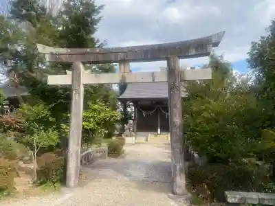 小田井縣神社の{uncategorized: "未分類", other: "その他", undefined: "問題あり", building: "その他建物", grave: "お墓", sacred_gate: "鳥居", guardian: "狛犬", statue: "像", buddha: "仏像", history: "歴史", nature: "自然", garden: "庭園", animal: "動物", pagoda: "塔", temizu: "手水舎", mountain_gate: "山門・神門", sanctuary: "本殿・本堂", subordinate: "末社・摂社", art: "芸術", scenery: "景色", jizo: "地蔵", ema: "絵馬", goshuin: "御朱印", omikuji: "おみくじ", items: "授与品その他", amulet: "お守り", goshuincho: "御朱印帳", eats: "食事", festival: "お祭り", votive_dance: "神楽", shichigosan: "七五三参", wedding: "結婚式", experience: "体験その他", initially: "初詣", around: "周辺", anti_infection: "感染症対策"}
