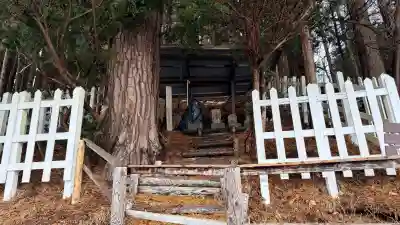古峠の庚申塚（塔）の{uncategorized: "未分類", other: "その他", undefined: "問題あり", building: "その他建物", grave: "お墓", sacred_gate: "鳥居", guardian: "狛犬", statue: "像", buddha: "仏像", history: "歴史", nature: "自然", garden: "庭園", animal: "動物", pagoda: "塔", temizu: "手水舎", mountain_gate: "山門・神門", sanctuary: "本殿・本堂", subordinate: "末社・摂社", art: "芸術", scenery: "景色", jizo: "地蔵", ema: "絵馬", goshuin: "御朱印", omikuji: "おみくじ", items: "授与品その他", amulet: "お守り", goshuincho: "御朱印帳", eats: "食事", festival: "お祭り", votive_dance: "神楽", shichigosan: "七五三参", wedding: "結婚式", experience: "体験その他", initially: "初詣", around: "周辺", anti_infection: "感染症対策"}