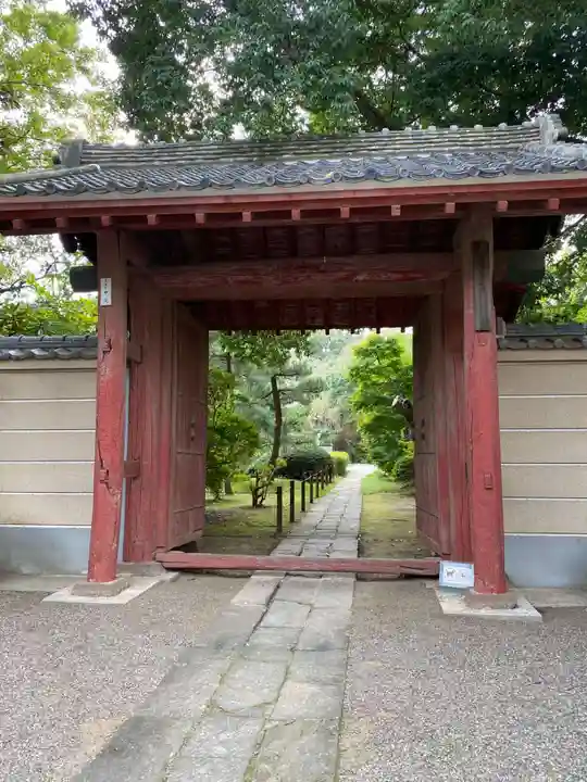 中院の山門・神門