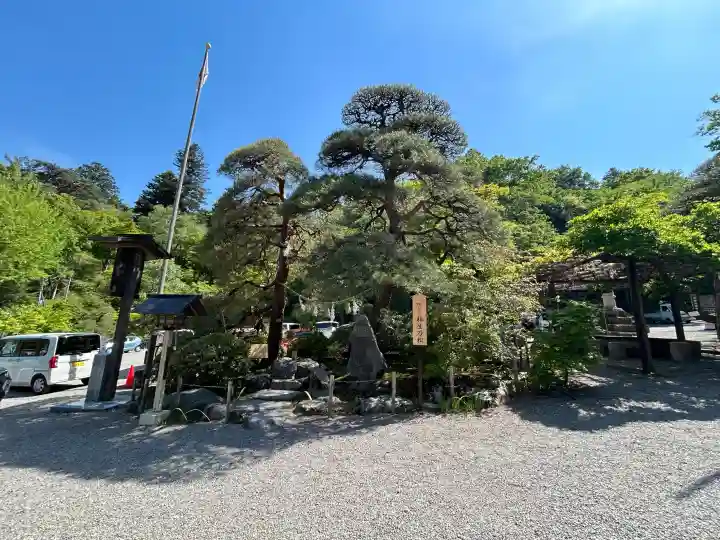 宝登山神社の{uncategorized: "未分類", other: "その他", undefined: "問題あり", building: "その他建物", grave: "お墓", sacred_gate: "鳥居", guardian: "狛犬", statue: "像", buddha: "仏像", history: "歴史", nature: "自然", garden: "庭園", animal: "動物", pagoda: "塔", temizu: "手水舎", mountain_gate: "山門・神門", sanctuary: "本殿・本堂", subordinate: "末社・摂社", art: "芸術", scenery: "景色", jizo: "地蔵", ema: "絵馬", goshuin: "御朱印", omikuji: "おみくじ", items: "授与品その他", amulet: "お守り", goshuincho: "御朱印帳", eats: "食事", festival: "お祭り", votive_dance: "神楽", shichigosan: "七五三参", wedding: "結婚式", experience: "体験その他", initially: "初詣", around: "周辺", anti_infection: "感染症対策"}