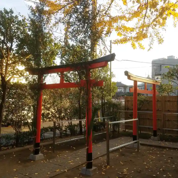 稼穡稲荷社の鳥居