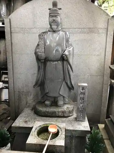 若一神社の像