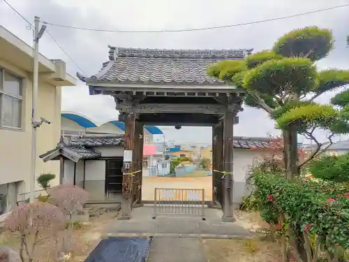 観音寺の山門