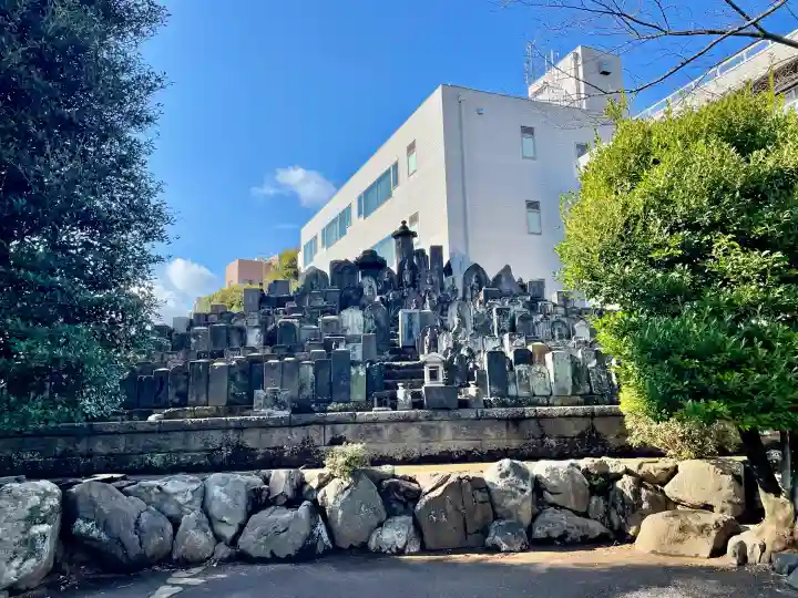 瑞円寺の{uncategorized: "未分類", other: "その他", undefined: "問題あり", building: "その他建物", grave: "お墓", sacred_gate: "鳥居", guardian: "狛犬", statue: "像", buddha: "仏像", history: "歴史", nature: "自然", garden: "庭園", animal: "動物", pagoda: "塔", temizu: "手水舎", mountain_gate: "山門・神門", sanctuary: "本殿・本堂", subordinate: "末社・摂社", art: "芸術", scenery: "景色", jizo: "地蔵", ema: "絵馬", goshuin: "御朱印", omikuji: "おみくじ", items: "授与品その他", amulet: "お守り", goshuincho: "御朱印帳", eats: "食事", festival: "お祭り", votive_dance: "神楽", shichigosan: "七五三参", wedding: "結婚式", experience: "体験その他", initially: "初詣", around: "周辺", anti_infection: "感染症対策"}