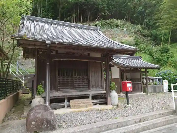 願王尊の本殿・本堂