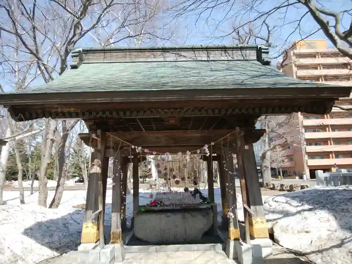 彌彦神社 (伊夜日子神社)の手水舎