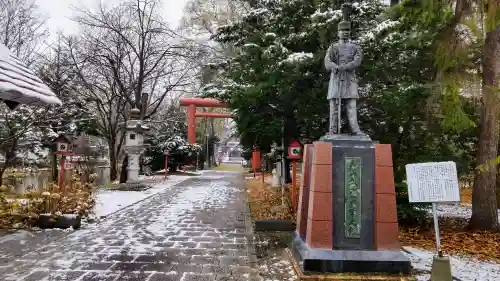 永山神社の像