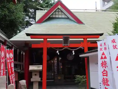 二宮稲荷神社の鳥居