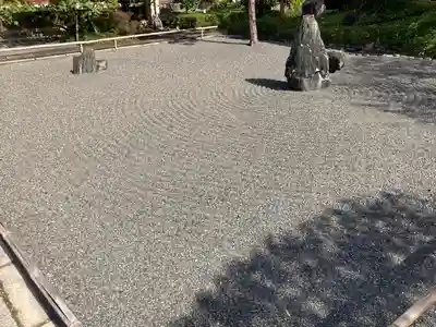 蓮光寺の庭園