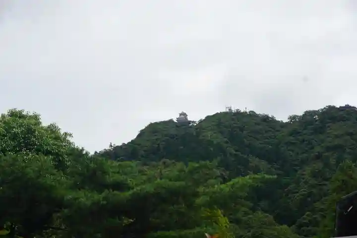 金華山御嶽神社の周辺