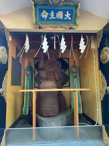 須賀神社の像