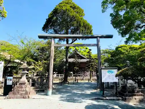 三柱神社の鳥居