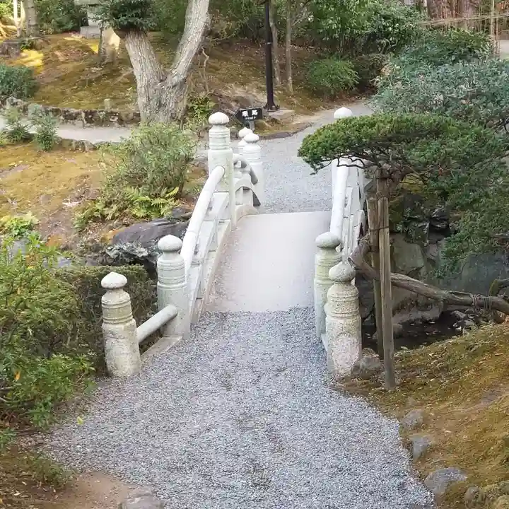 駒止稲荷神社の庭園